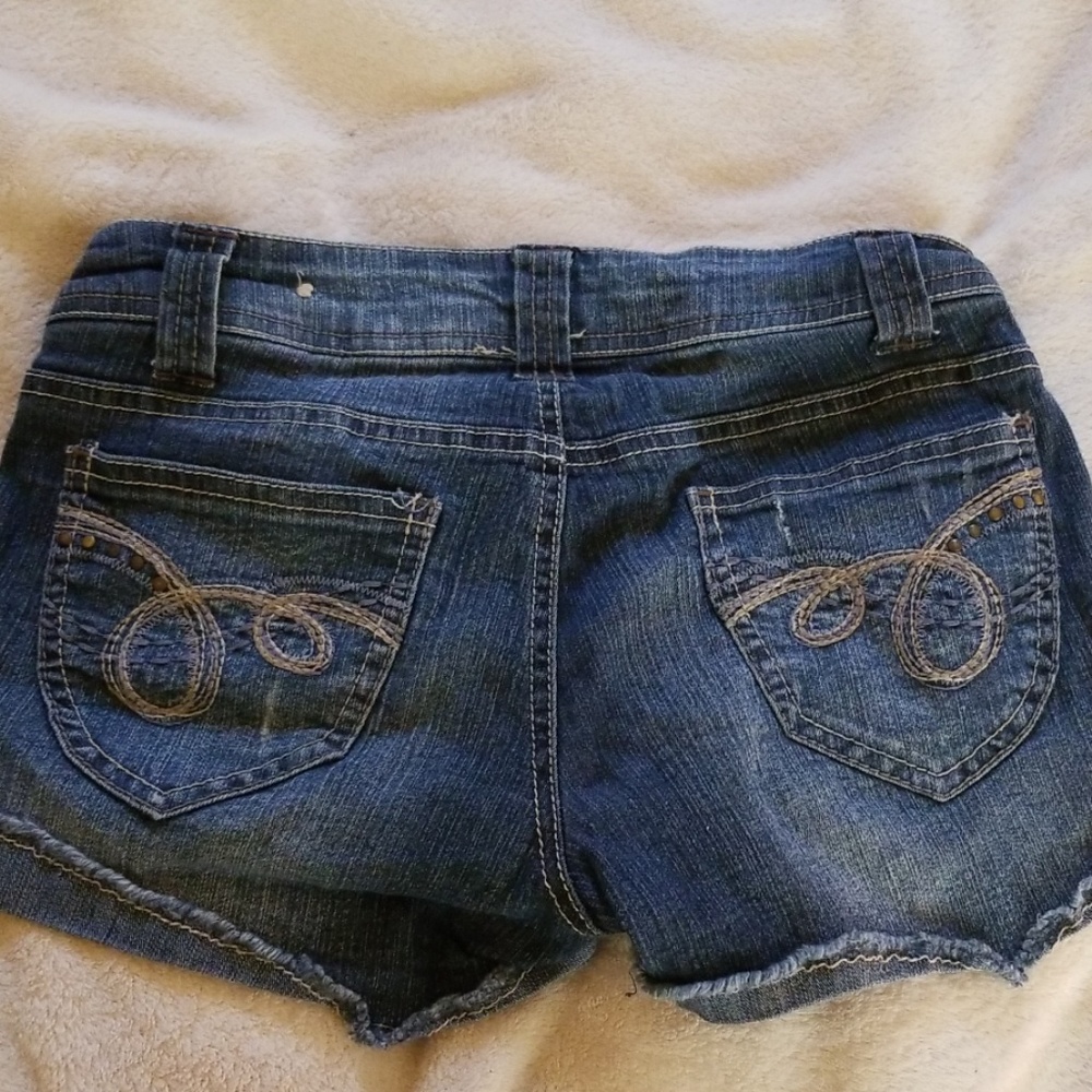 Shorts - Picture 3 of 4